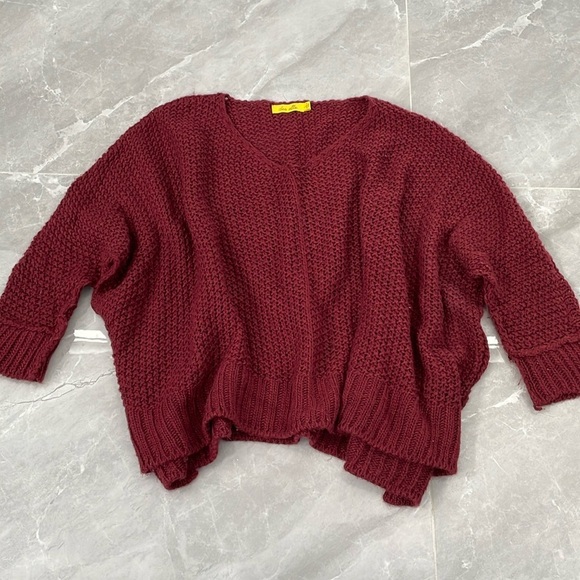 dee elle Sweaters - Women's Dee Elle 3/4th Sleeve V-Neck Sweater Large